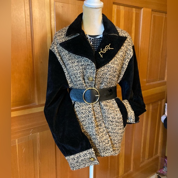 Authentic YSL Saint Laurent Women’s Button Up Coat. - Picture 8 of 16